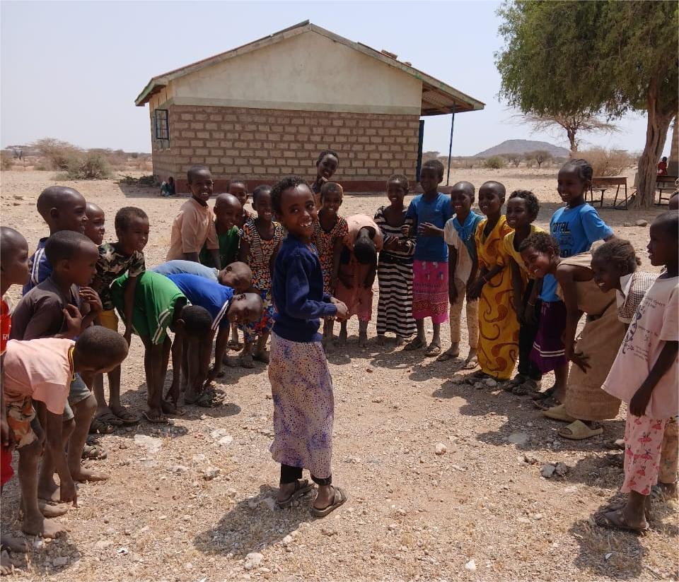 Children learning in Korr